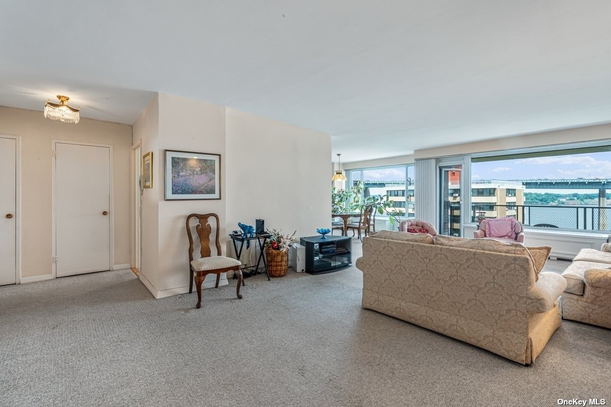 166-25 Powells Cove Boulevard #8K, Beechhurst, New York image 3