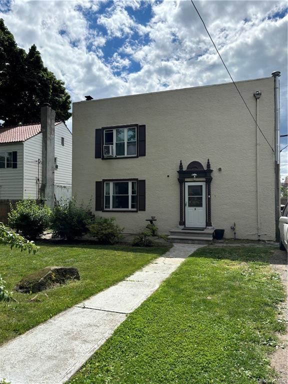 47 Longmeadow Road, Yonkers, New York - 3 Bedrooms  
2 Bathrooms  
10 Rooms - 