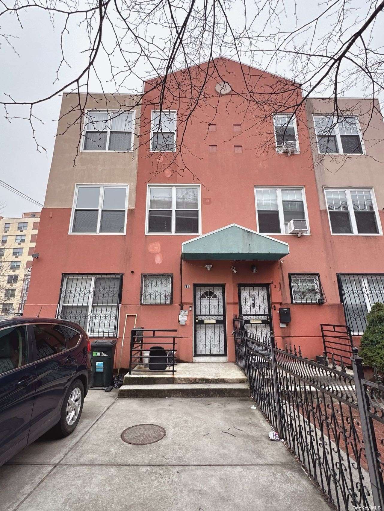 738 Elton Avenue, Bronx, New York - 5 Bedrooms  
3 Bathrooms  
11 Rooms - 