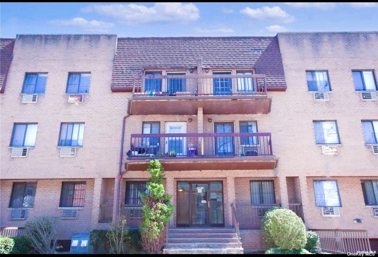 Property for Sale at 193rd Street 1C, Flushing, Queens, NY - Bedrooms: 2 
Bathrooms: 3 
Rooms: 5  - $680,000