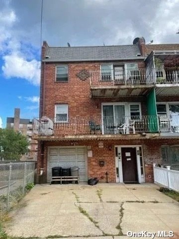 8465 Daniels Street St, Briarwood, Queens, NY - 3 Bedrooms  
1 Bathrooms  
6 Rooms - 