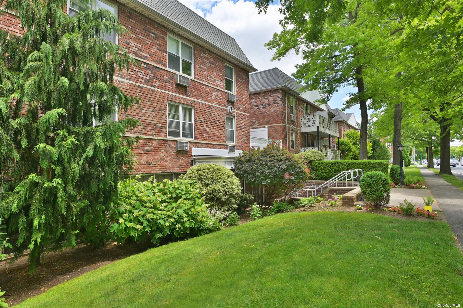 40 Daley Place #232, Lynbrook, New York image 3