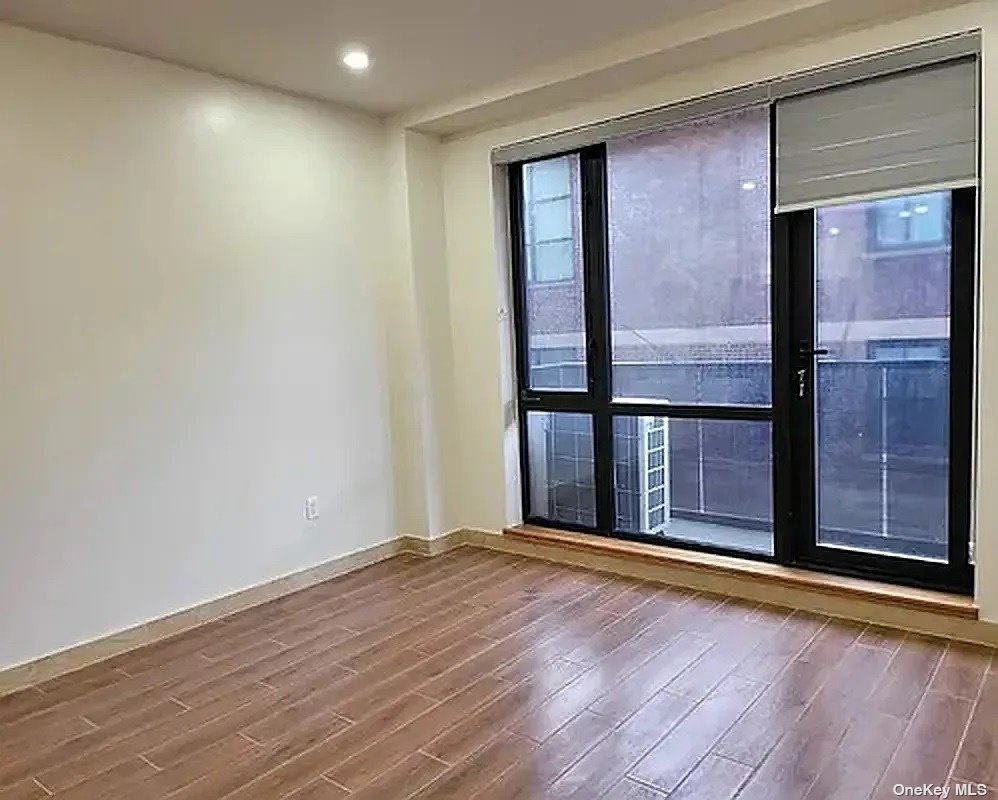 Rental Property at 4222 Crescent Street 2B, Long Island City, Queens, NY - Bedrooms: 1 
Bathrooms: 1 
Rooms: 3  - $3,300 MO.