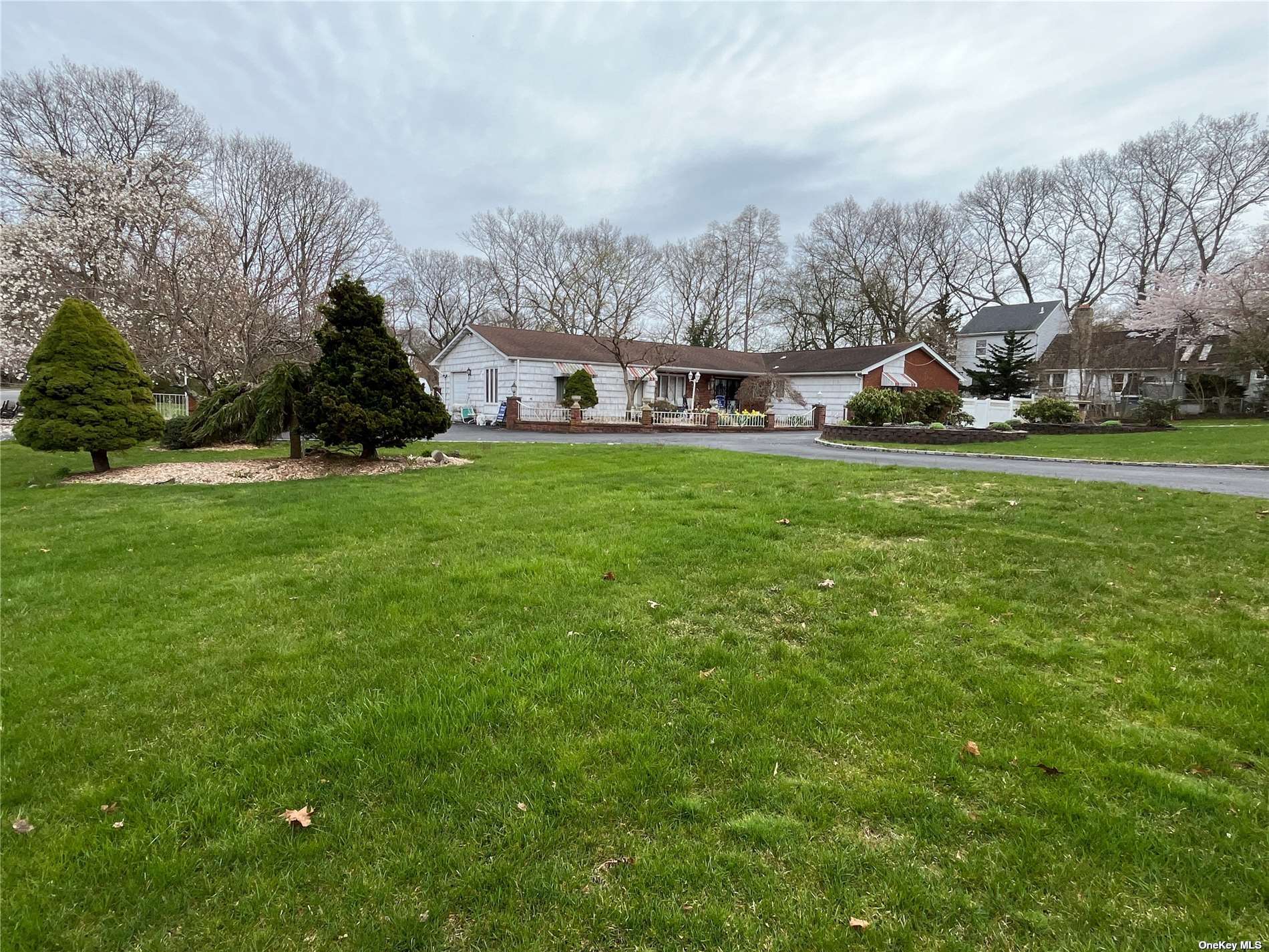 Property for Sale at 169 Kings Park Road, Commack, Hamptons, NY - Bedrooms: 6 
Bathrooms: 4  - $899,000