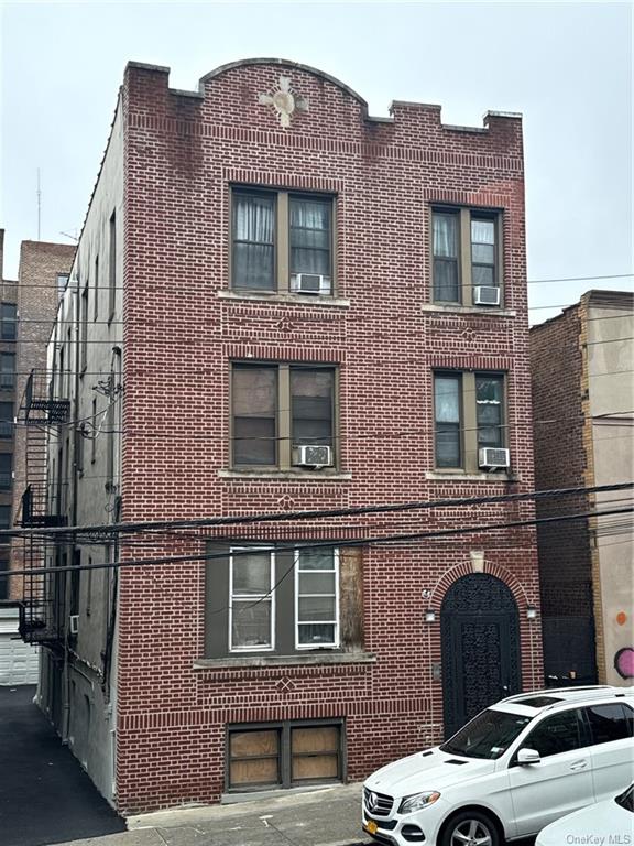 687 E 234th Street, Bronx, New York - 9 Bedrooms  
7 Bathrooms - 