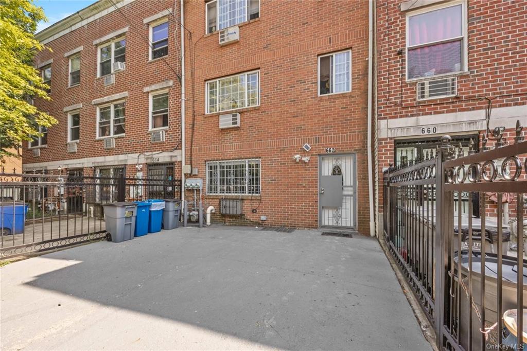 Rental Property at 662 Crotona Park, Bronx, New York - Bedrooms: 3 
Bathrooms: 2 
Rooms: 7  - $3,800 MO.