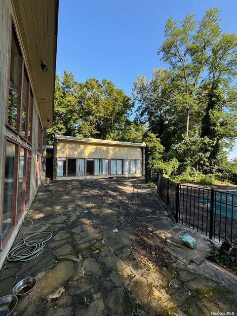 270 Harbor Acres Road Port Washington NY 11050
