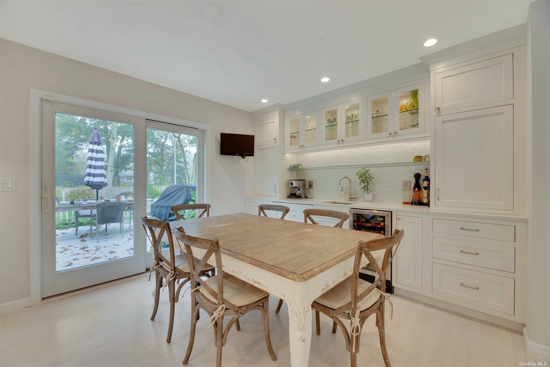 Photo 5 of 20 of 2275 Pine Neck Road house
