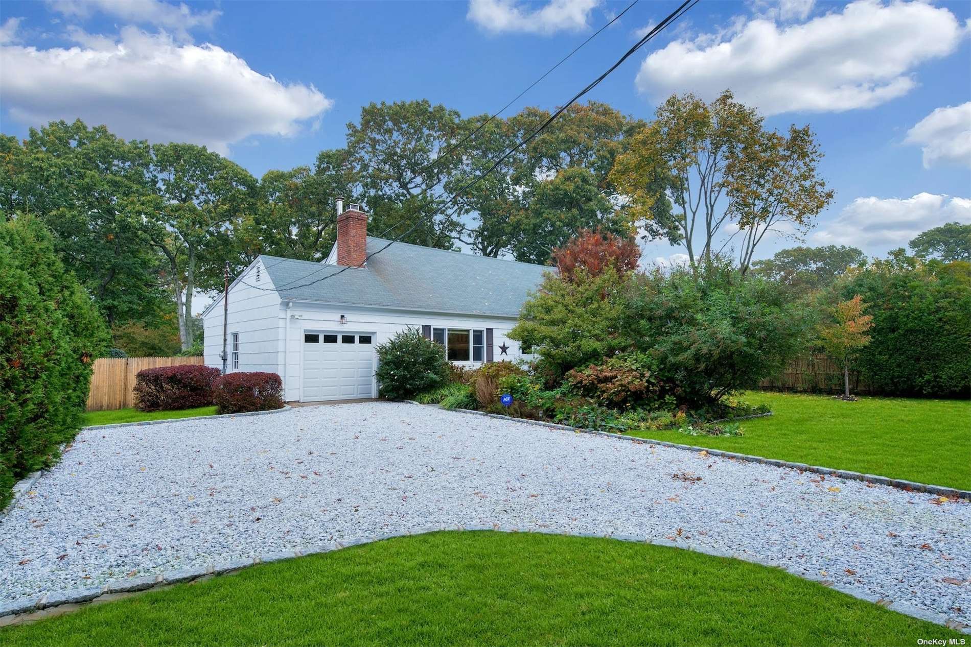 Photo 2 of 20 of 2275 Pine Neck Road house
