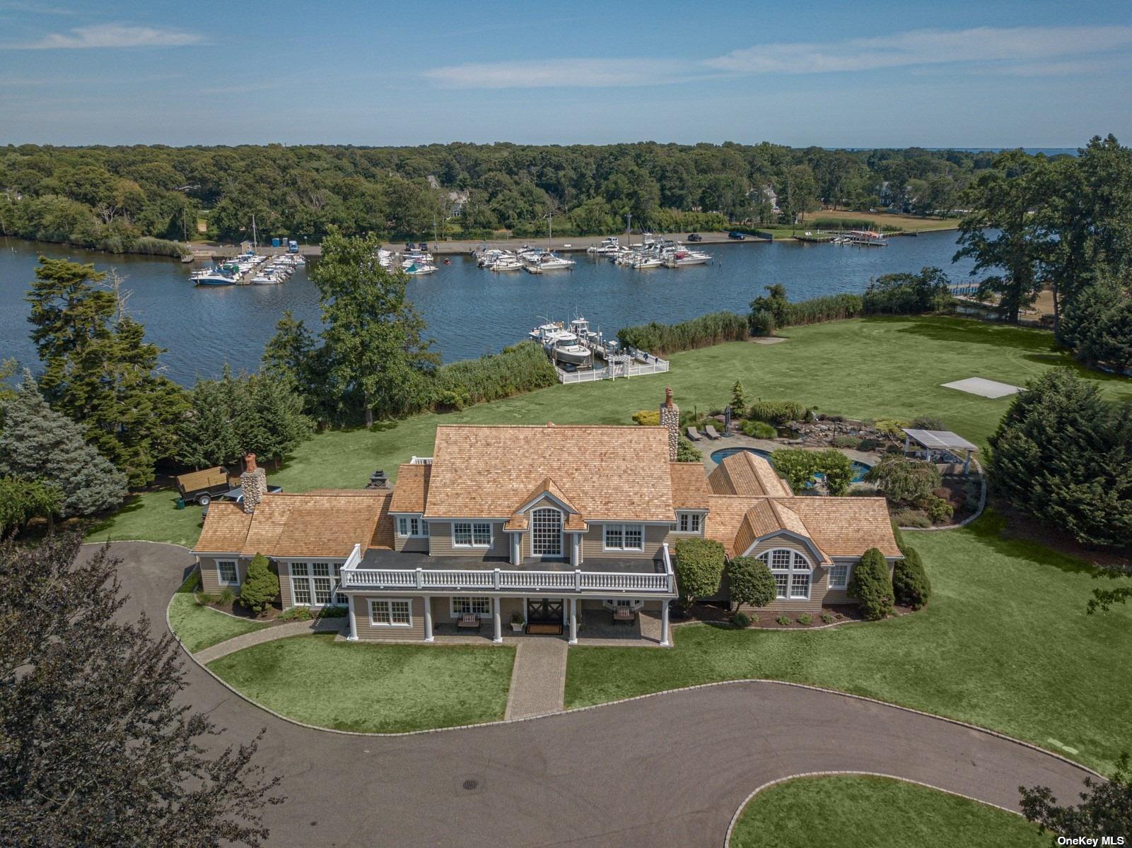 View Islip, NY 11751 house
