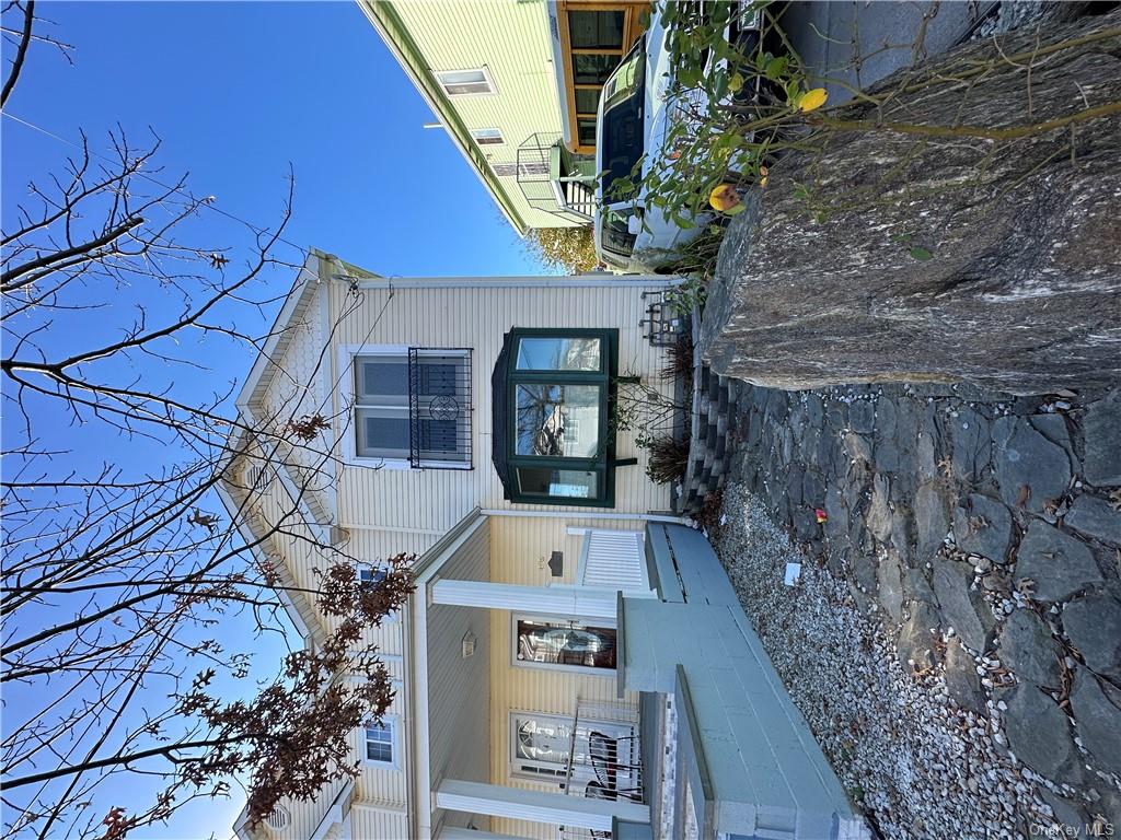 Rental Property at Beach 36 Street 2, Far Rockaway, Queens, NY - Bedrooms: 2 
Bathrooms: 1 
Rooms: 3  - $2,762 MO.