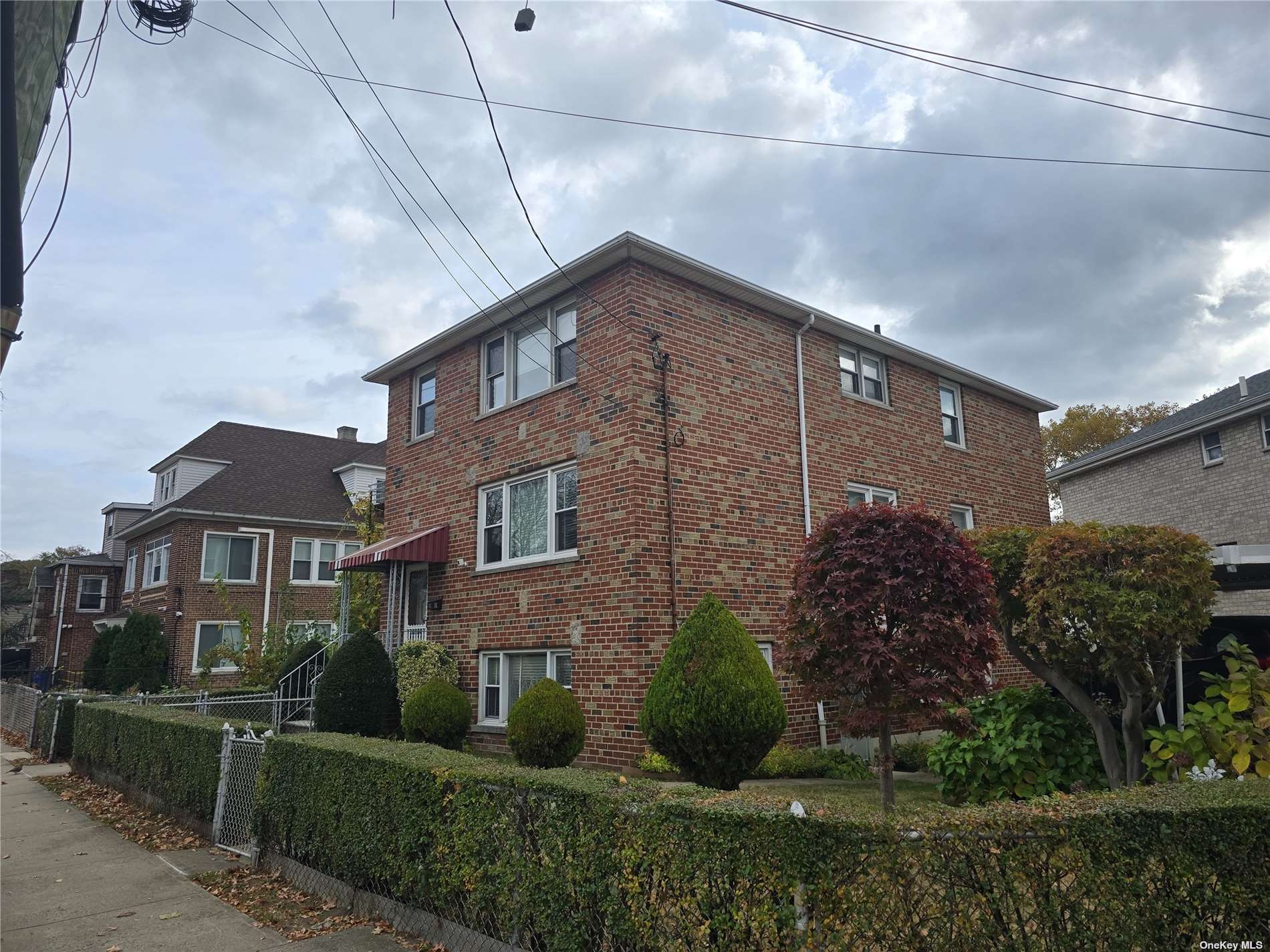 3234 Middletown Road, Bronx, New York - 6 Bedrooms  
3 Bathrooms  
12 Rooms - 