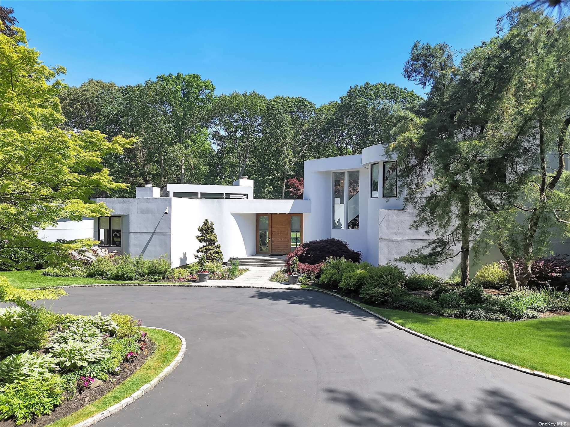 5 Dowling Court, Old Westbury, New York image 4