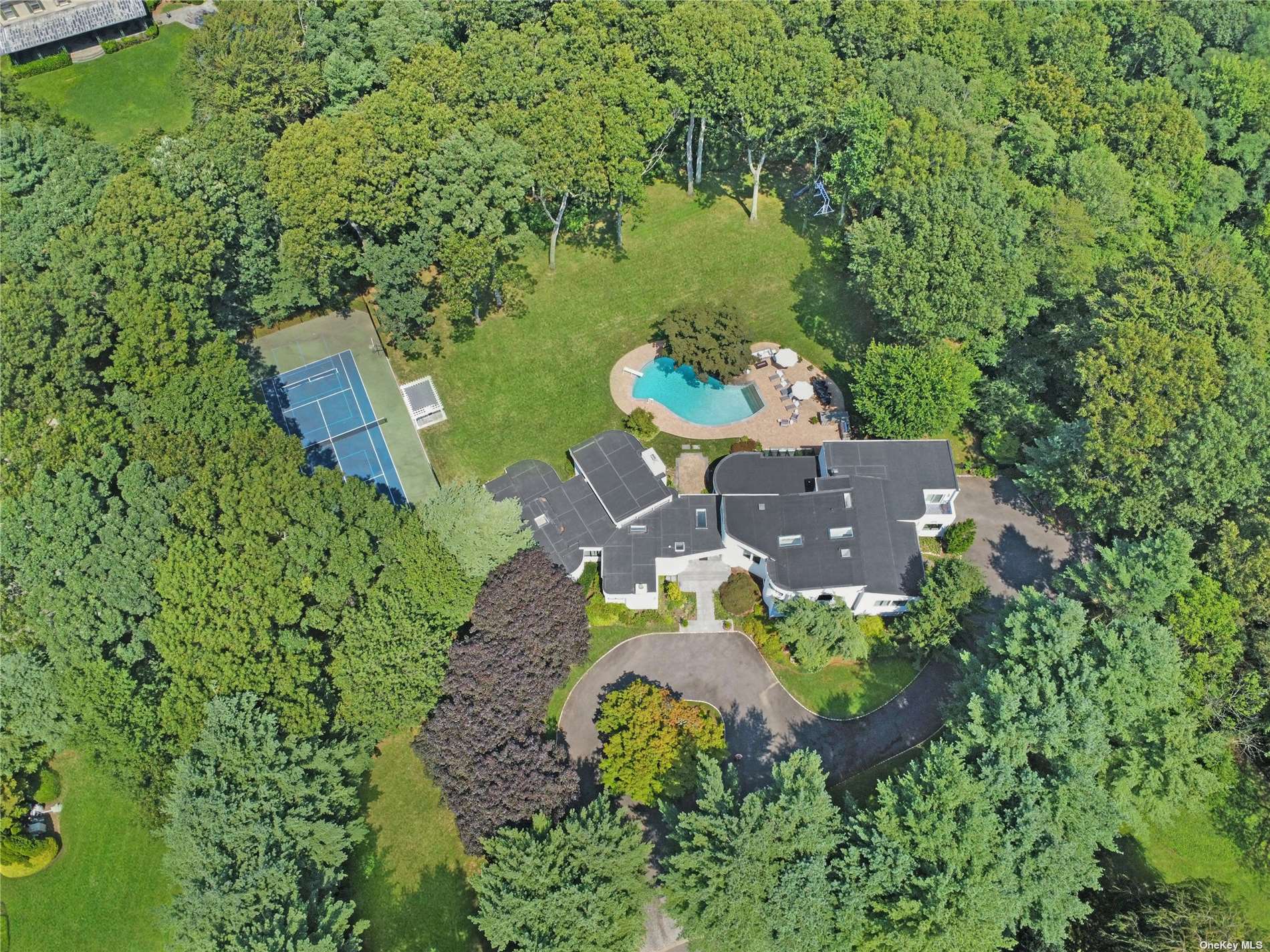 5 Dowling Court, Old Westbury, New York image 5