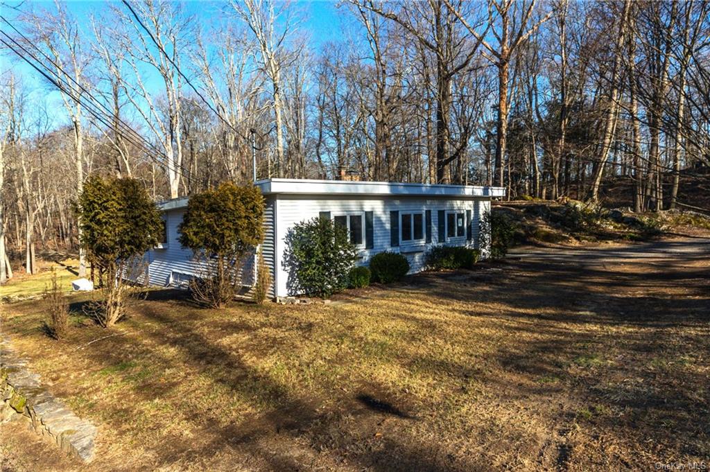 Photo 2 of 28 of 122 Ridgeland Road house