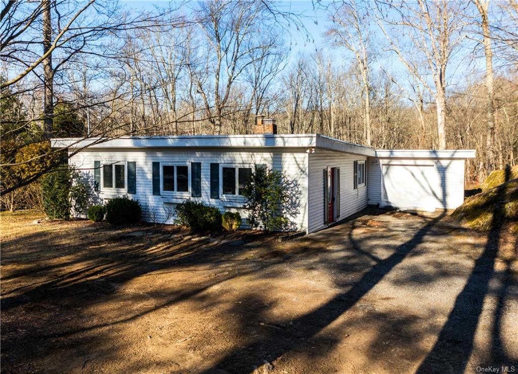 Photo 1 of 28 of 122 Ridgeland Road house