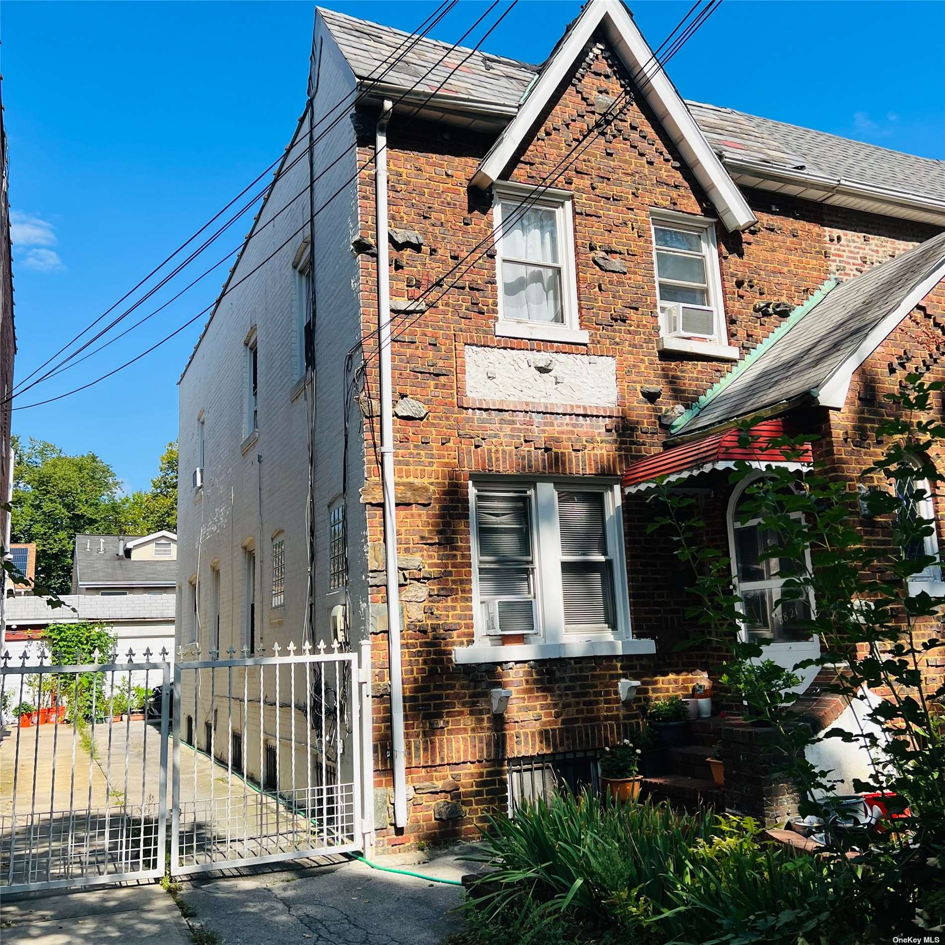 Property for Sale at 8821 208th Street, Queens Village, Queens, NY - Bedrooms: 3 
Bathrooms: 3 
Rooms: 8  - $720,000