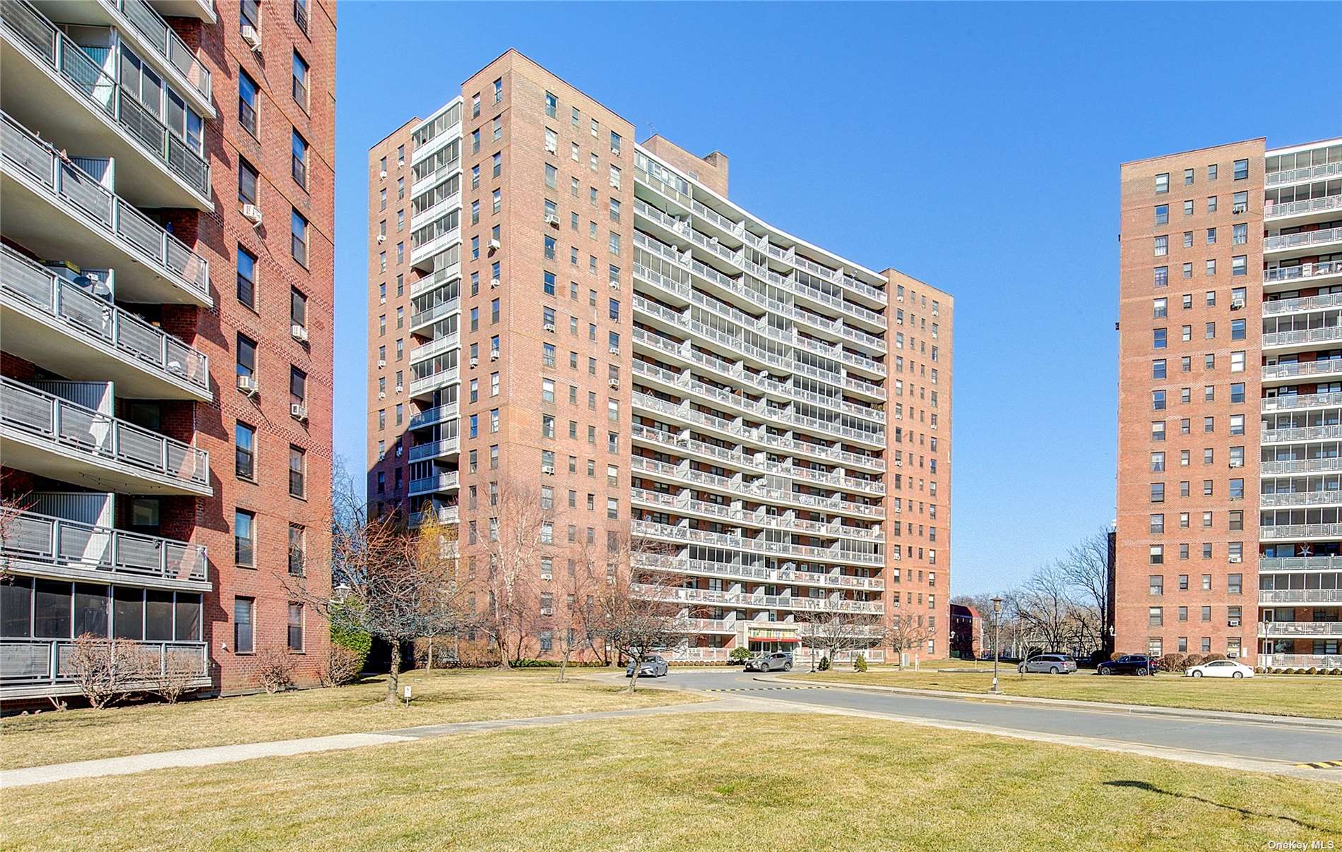 6125 98 Street 15H, Rego Park, Queens, NY - 2 Bedrooms  
1 Bathrooms  
4 Rooms - 