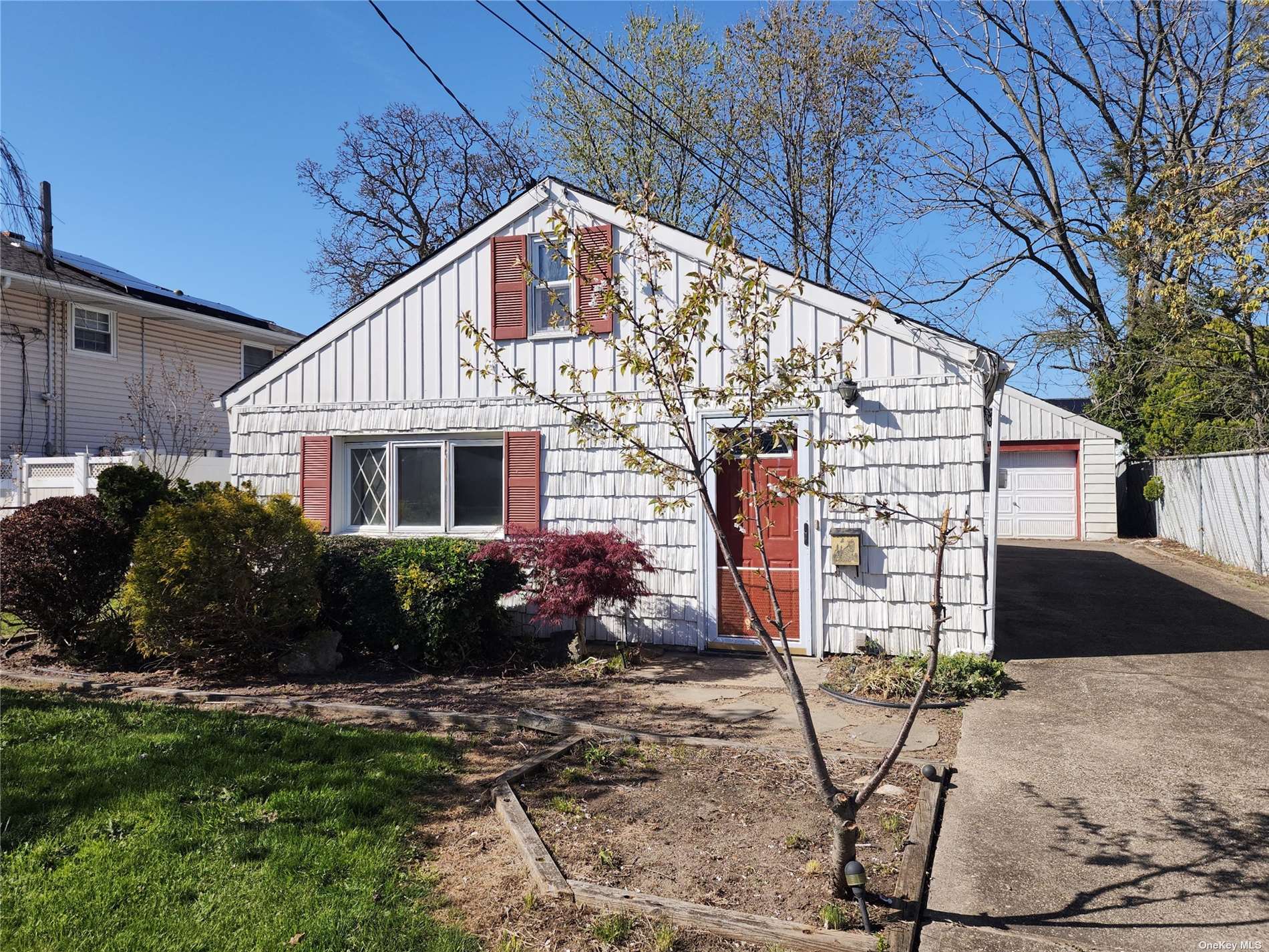 View Lindenhurst, NY 11757 house