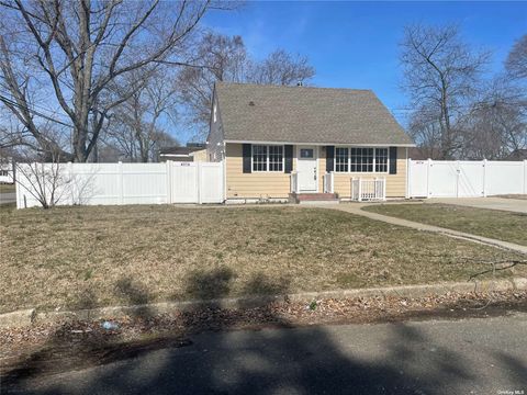 Homes For Sale - 21 E Walnut Street<br/> Central Islip, NY 11722