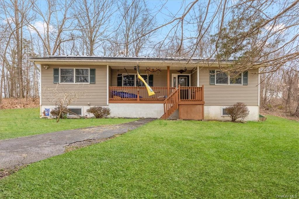 Property for Sale at 305 Meadowbrook Drive, New Windsor, New York - Bedrooms: 3 
Bathrooms: 2 
Rooms: 6  - $420,000