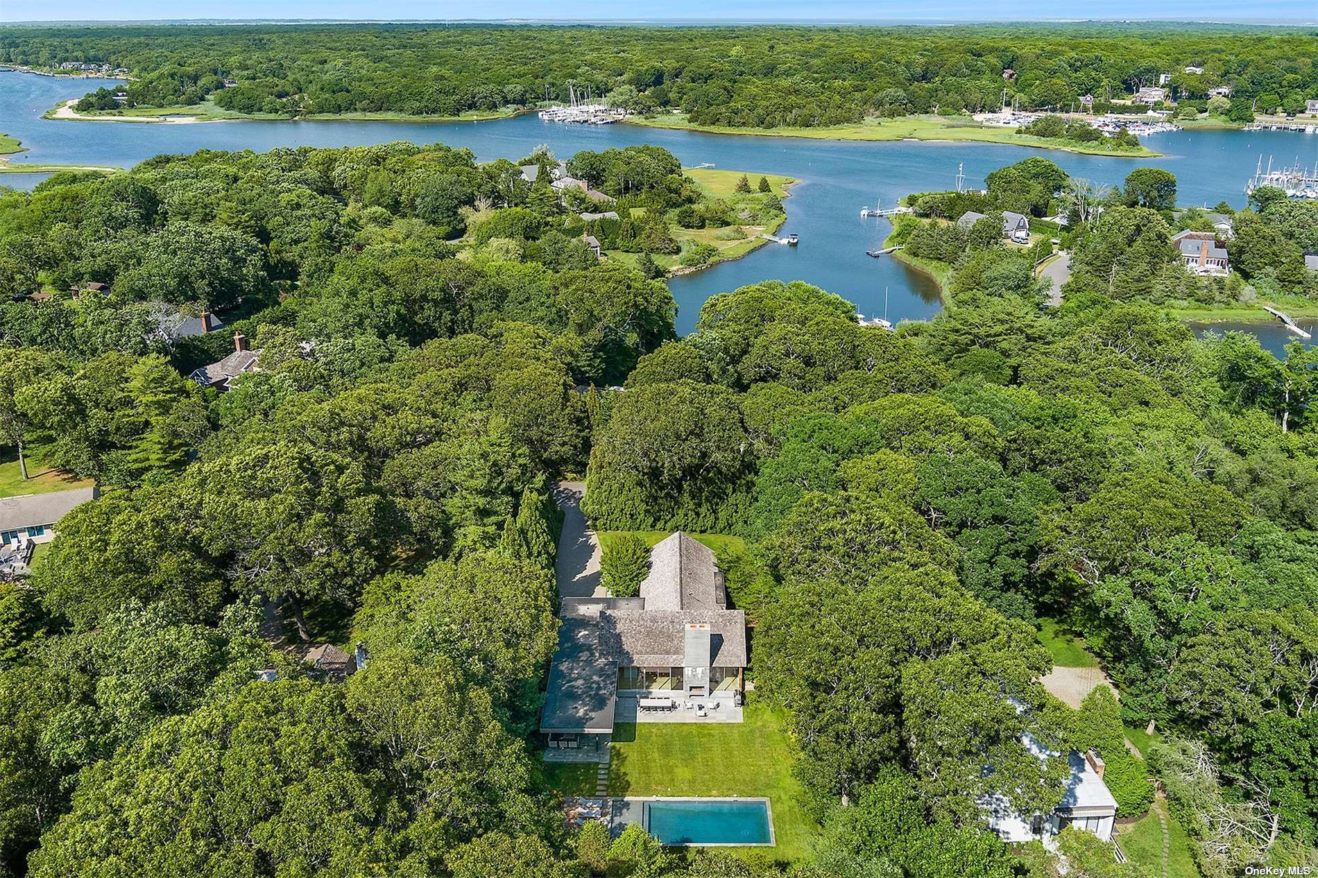 25 Oyster Shores Road, East Hampton, New York image 1