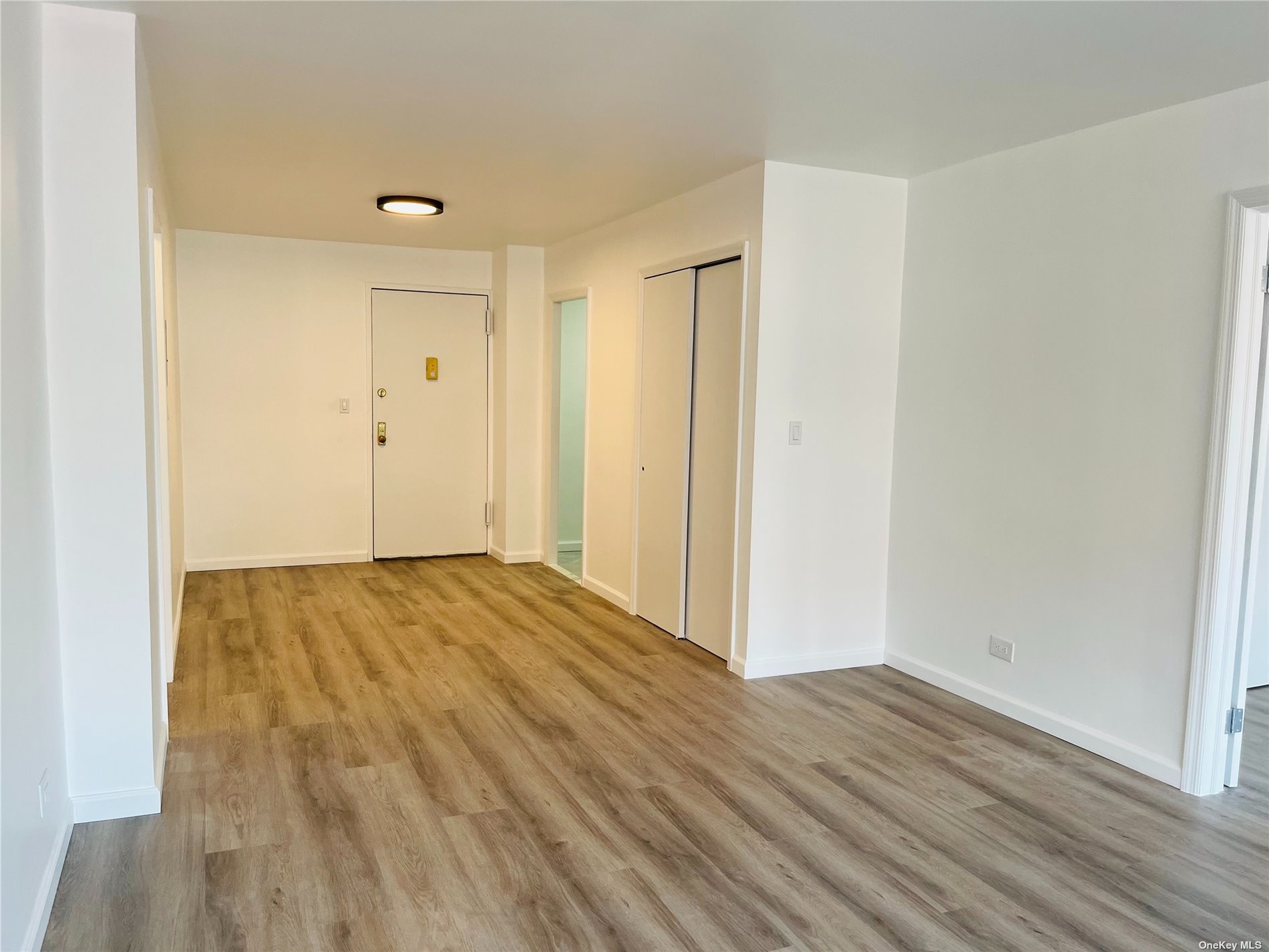 8111 45th Avenue 3M, Elmhurst, Queens, NY - 2 Bedrooms  
1 Bathrooms  
5 Rooms - 