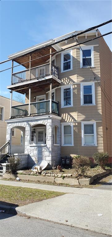 Rental Property at 197 Winnikee Avenue 2, Poughkeepsie, New York - Bedrooms: 3 
Bathrooms: 1 
Rooms: 6  - $2,600 MO.