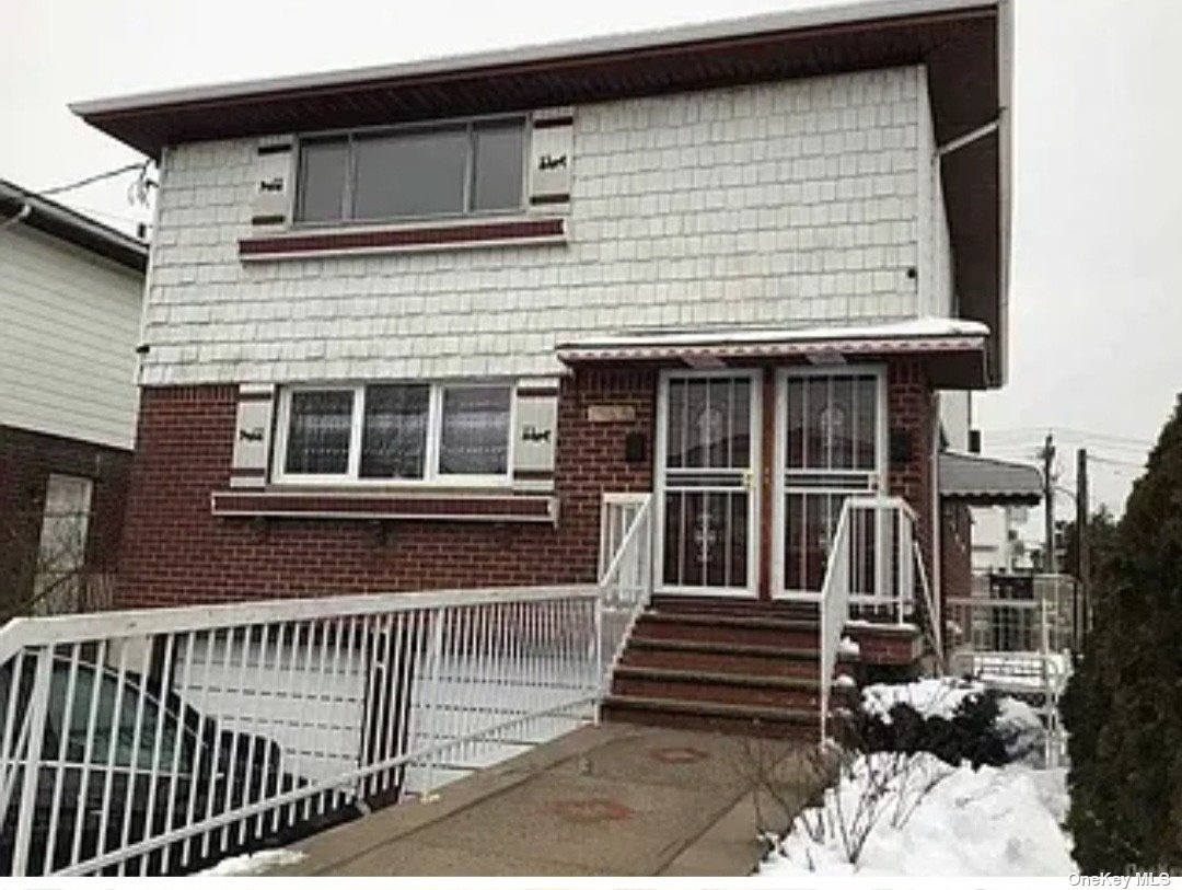 Rental Property at 15112 81 Street, Howard Beach, Queens, NY - Bedrooms: 3 
Bathrooms: 2 
Rooms: 6  - $2,500 MO.