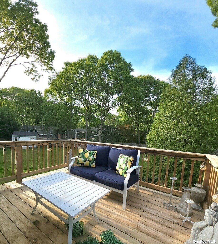 8 Westerly Ct, Hampton Bays, New York image 27