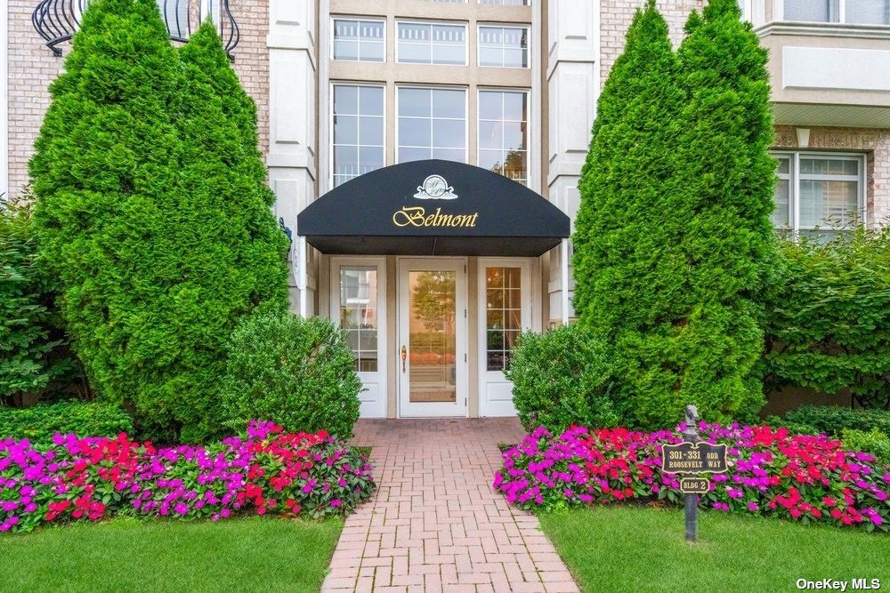 325 Roosevelt Way #325, Westbury, New York image 3