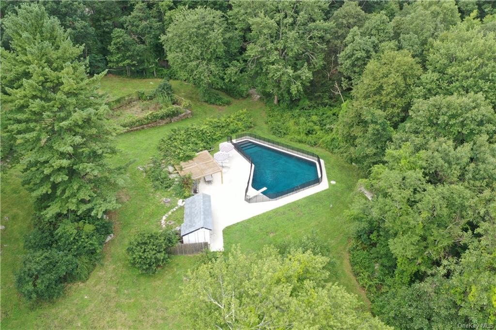 898 Gipsy Trail Road, Carmel, New York image 2