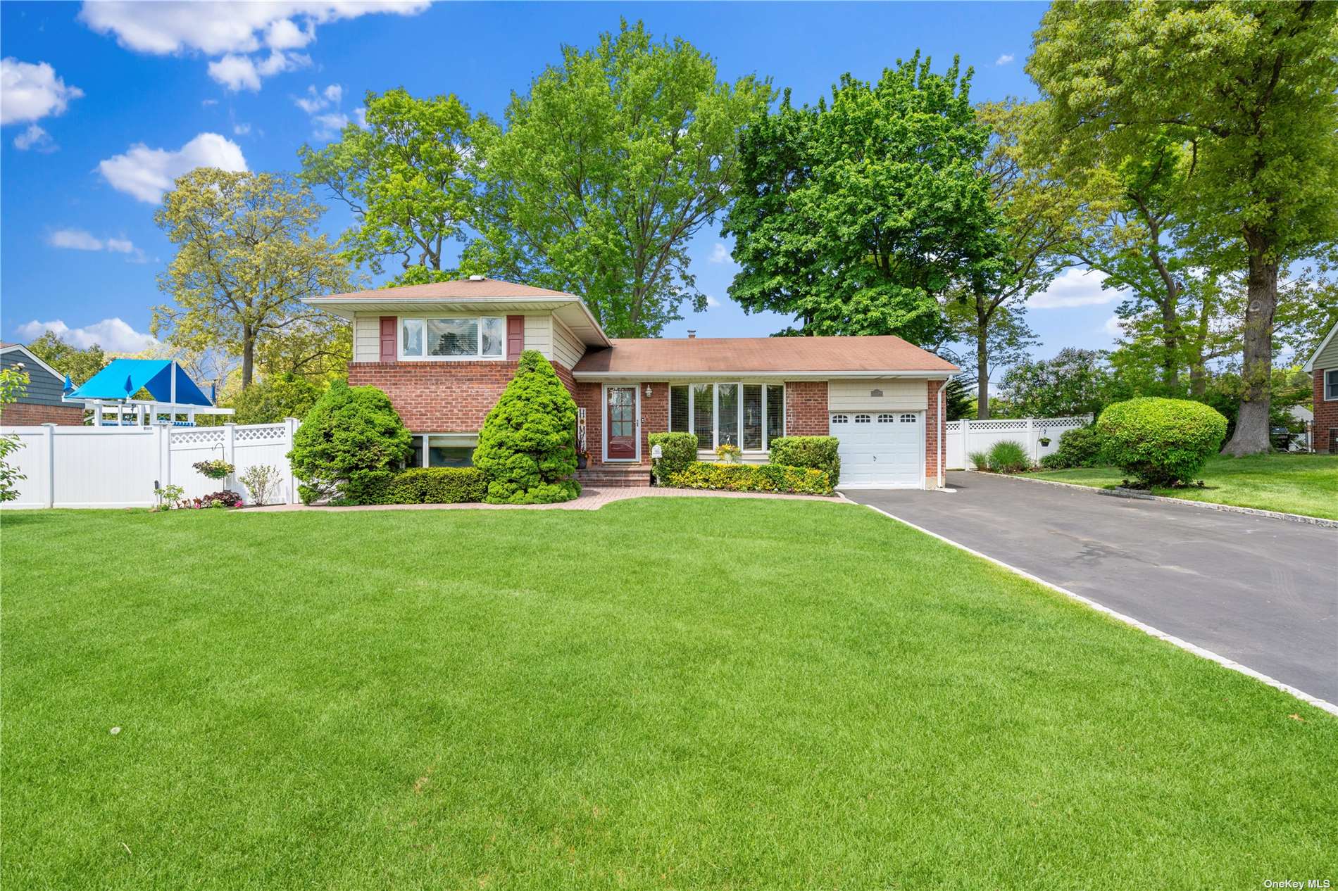 Property for Sale at 19 Saratoga Street, Commack, Hamptons, NY - Bedrooms: 3 
Bathrooms: 2  - $624,999