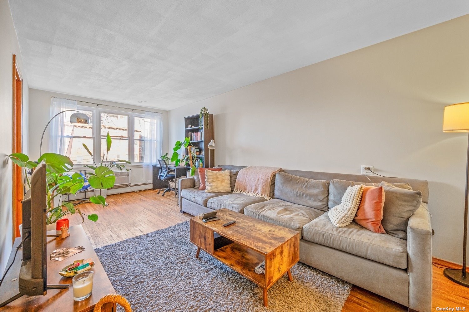 28-12 Astoria Boulevard