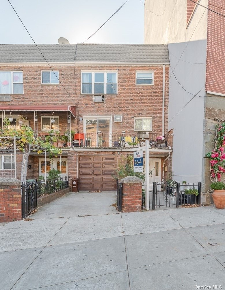 28-12 Astoria Boulevard