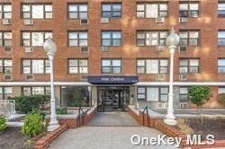 123-40 83 Avenue #4C, Kew Gardens, New York image 1