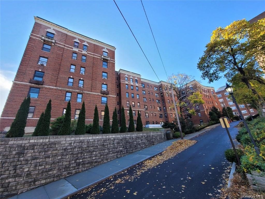 1 Broad Parkway 5R, White Plains, New York - 1 Bedrooms  
1 Bathrooms  
3 Rooms - 