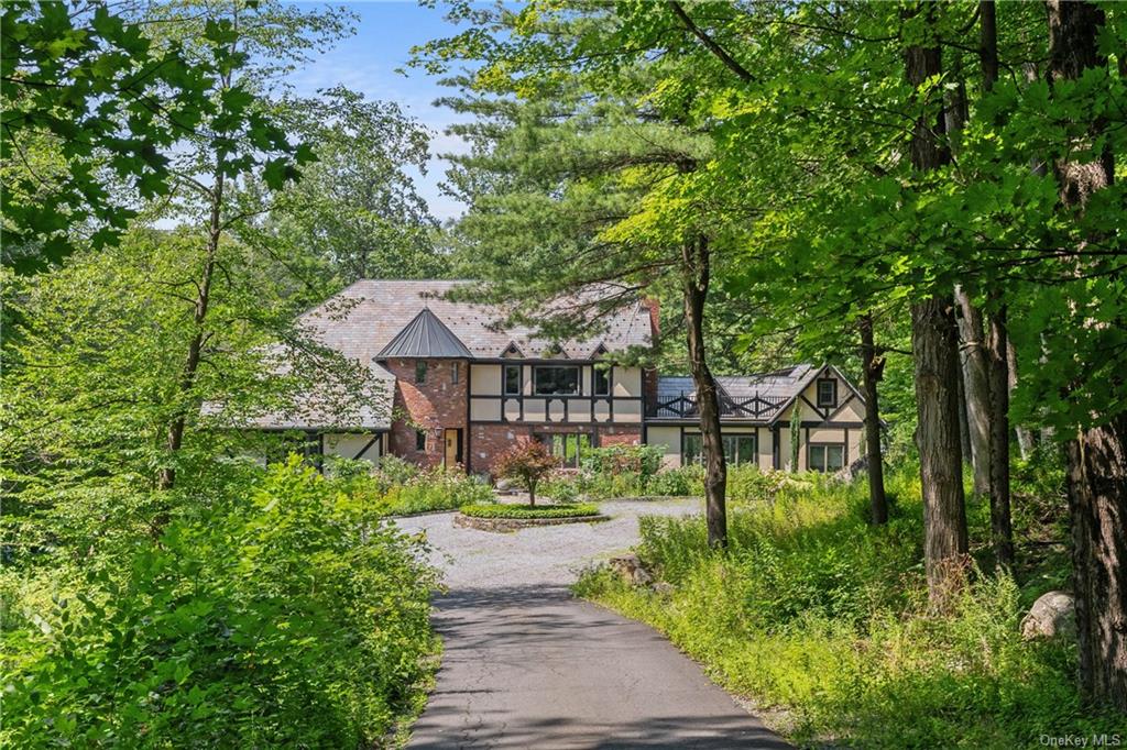 Photo 1 of 75 Oak Hollow Holw, Garrison, New York, $2,195,000, Web #: 6318846