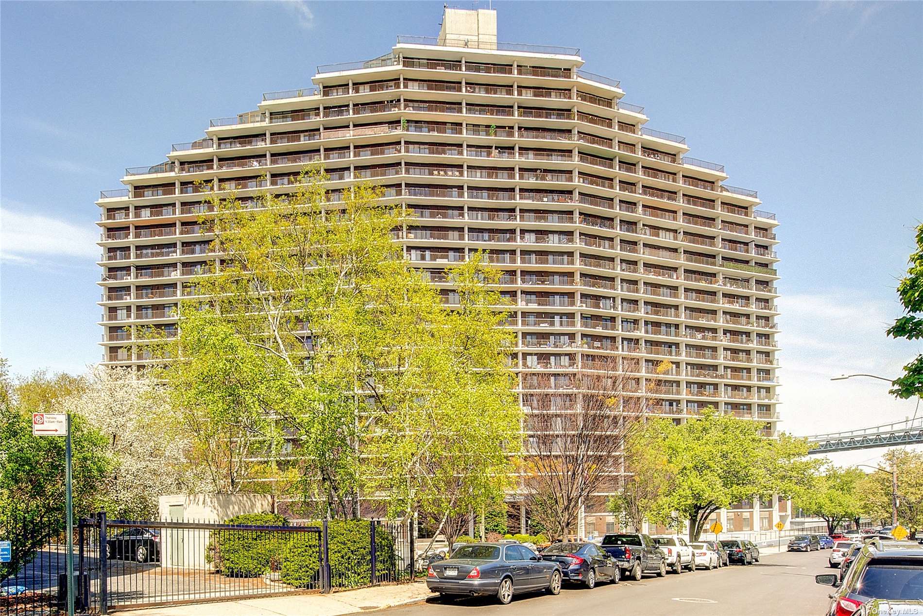 Property for Sale at 2540 Shore Boulevard 17K, Astoria, Queens, NY - Bedrooms: 2 
Bathrooms: 2 
Rooms: 4  - $1,139,000