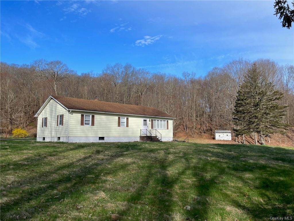 209 Perrys Corners Road, Amenia, New York - 3 Bedrooms  
2 Bathrooms  
5 Rooms - 