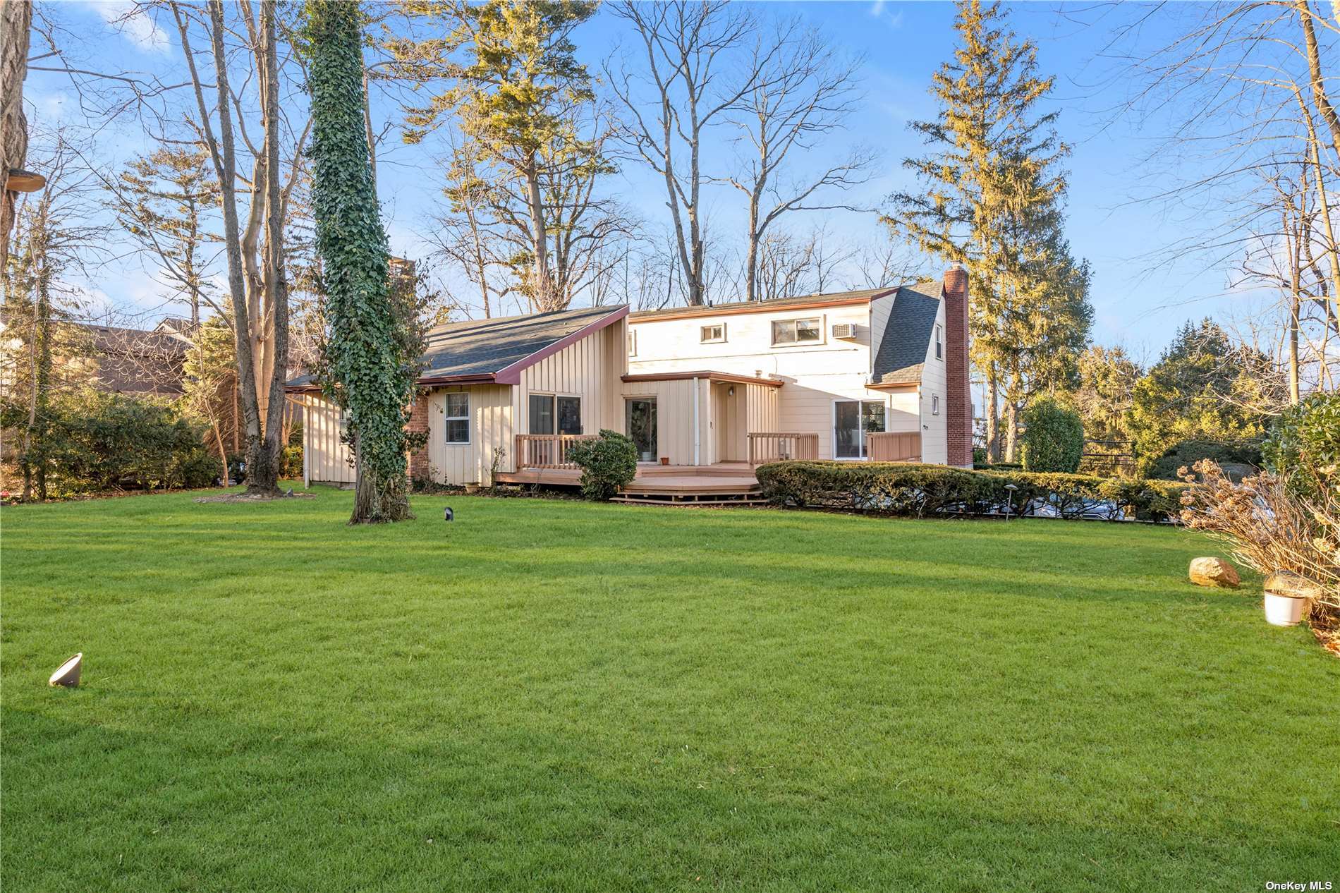 View Manhasset, NY 11030 house