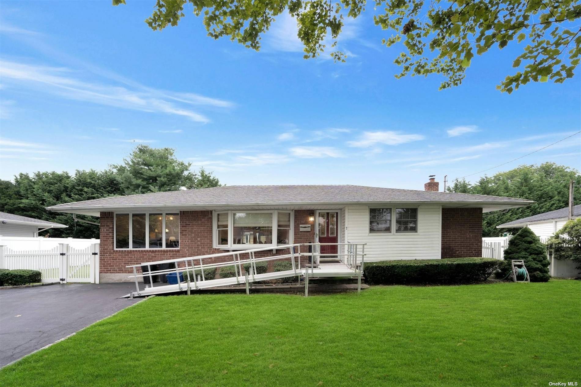 Property for Sale at 7 Audrey Lane, Commack, Hamptons, NY - Bedrooms: 3 
Bathrooms: 1  - $599,000