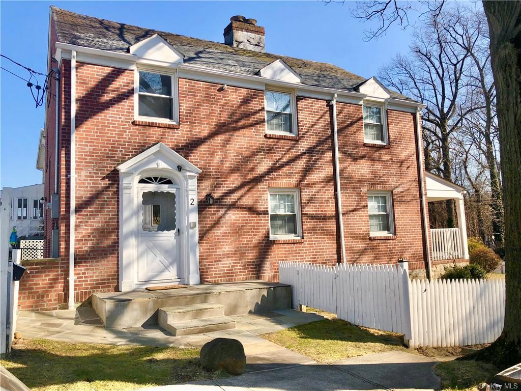 171 Forest Avenue, Yonkers, New York - 4 Bedrooms  
3 Bathrooms  
8 Rooms - 
