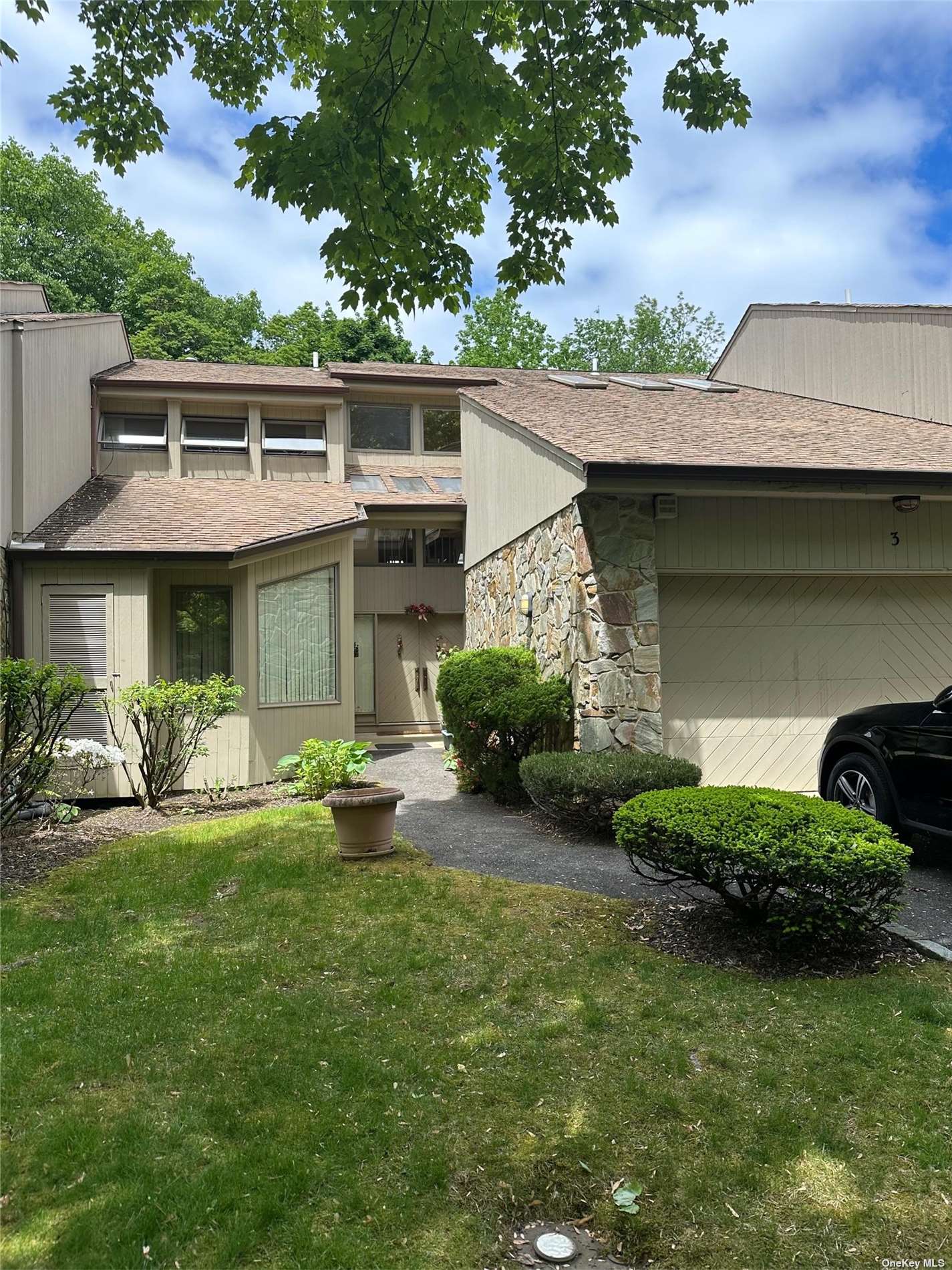 View Glen Cove, NY 11542 townhome