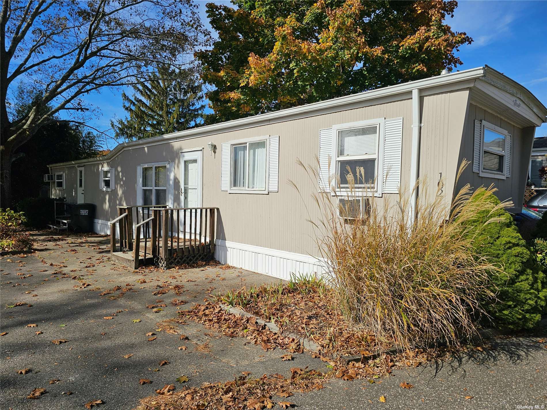 1964-102 River Road, Calverton, New York image 1