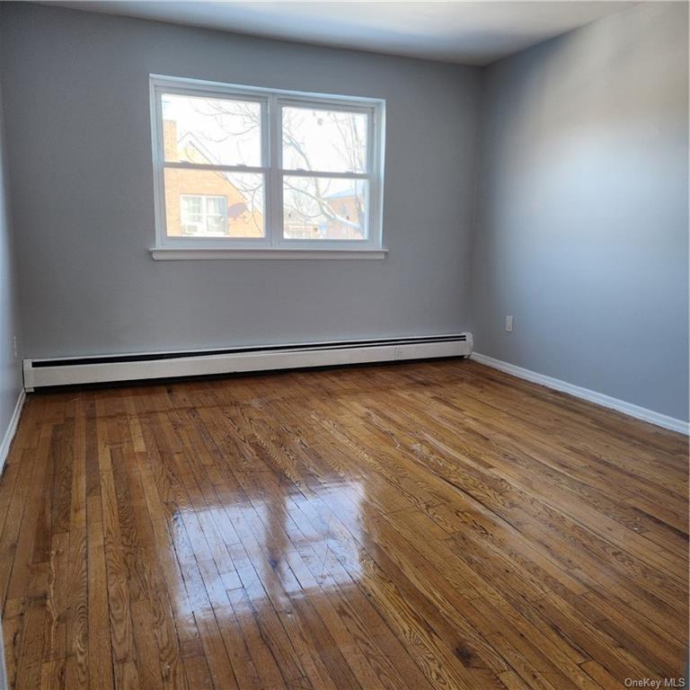 Rental Property at 2952 Laconia Avenue, Bronx, New York - Bedrooms: 3 
Bathrooms: 1 
Rooms: 6  - $2,800 MO.