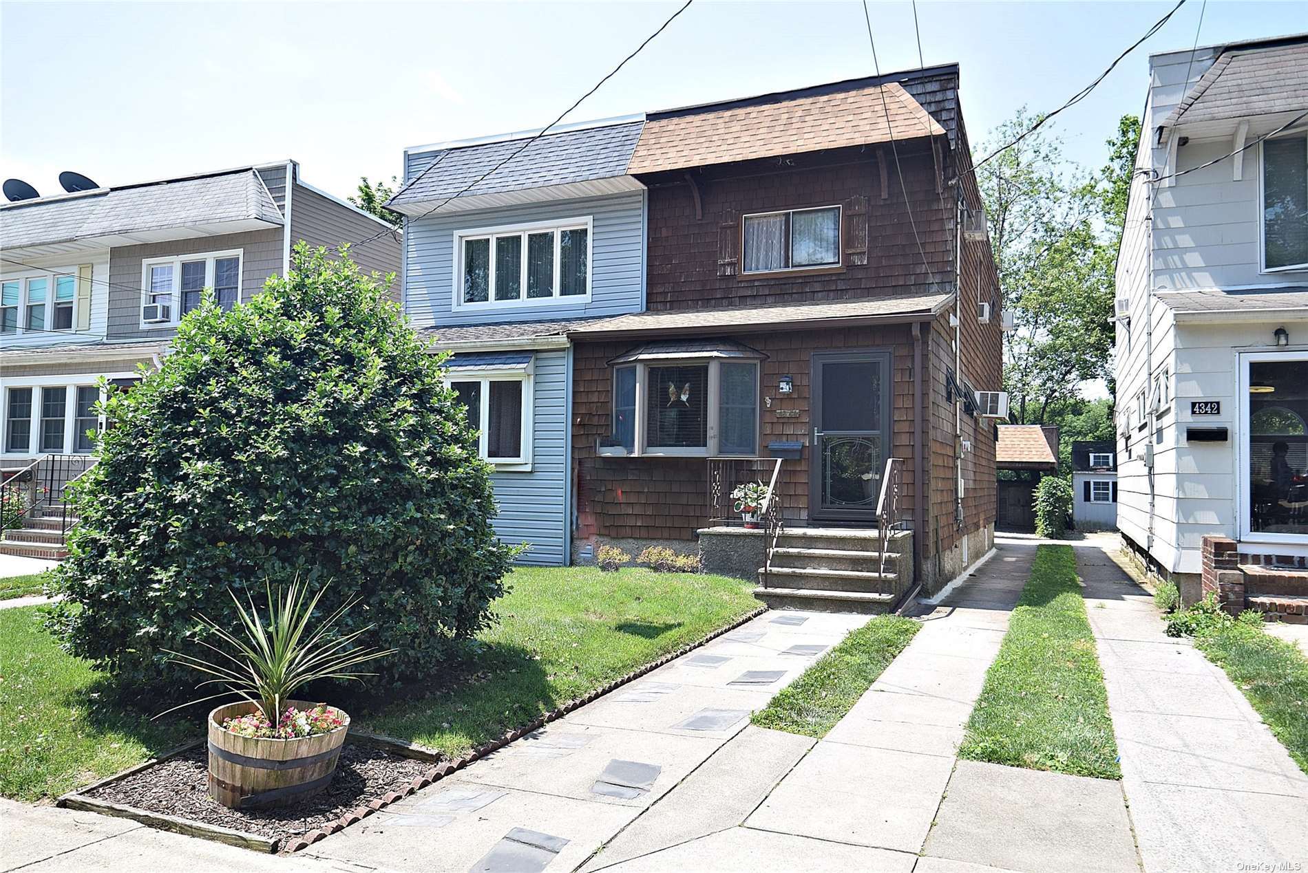 Property for Sale at 4344 248th Street, Little Neck, Queens, NY - Bedrooms: 3 
Bathrooms: 2 
Rooms: 7  - $808,000