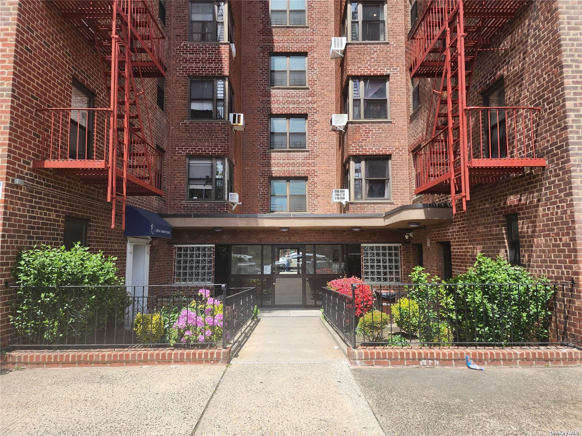 Property for Sale at 8809 Northern Blvd Blvd A301, Jackson Heights, Queens, NY - Bedrooms: 2 
Bathrooms: 1 
Rooms: 5  - $389,000