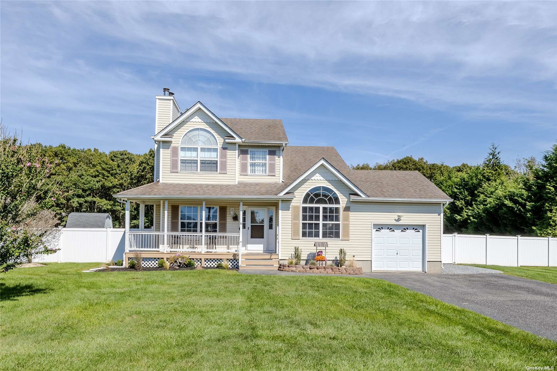 5 Apple Cider Lane, Center Moriches, Hamptons, NY - 3 Bedrooms  
3 Bathrooms - 