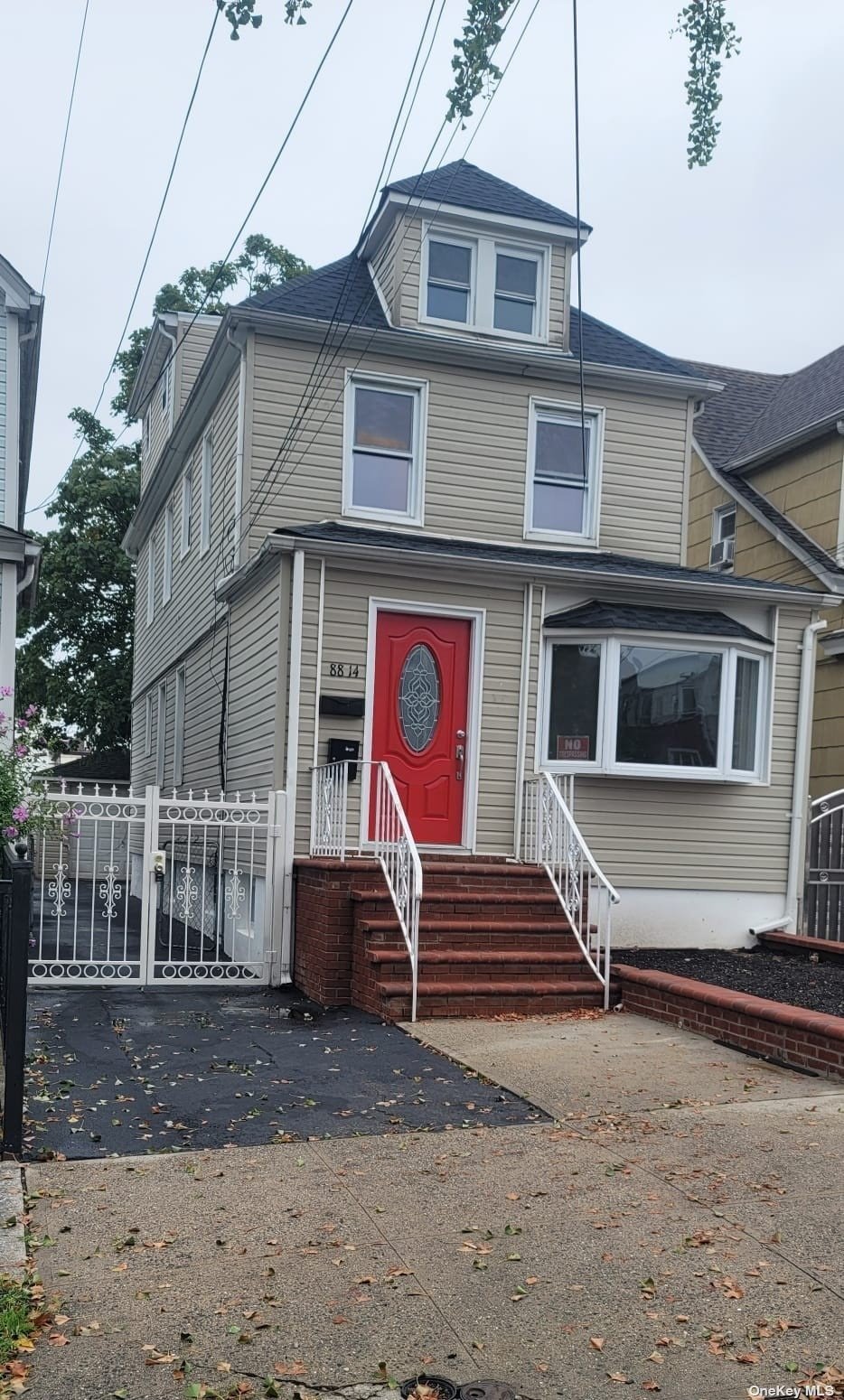 8814 204th Street, Hollis, Queens, NY - 6 Bedrooms  
4 Bathrooms  
12 Rooms - 